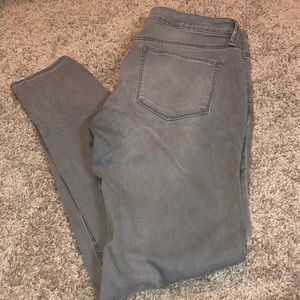 GREY SKINNY JEANS